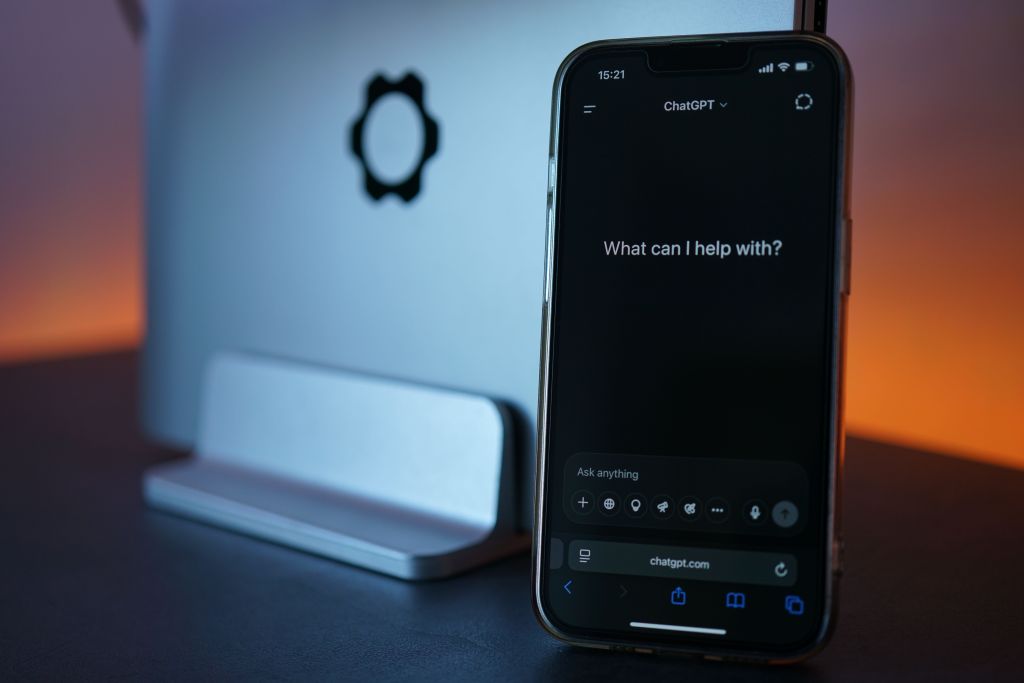 Quando uma empresa usa informações desorganizadas, incompletas ou contraditórias, os resultados da inteligência artificial podem se tornar menos confiáveis. • Créditos: Tim Witzdam/Pexels