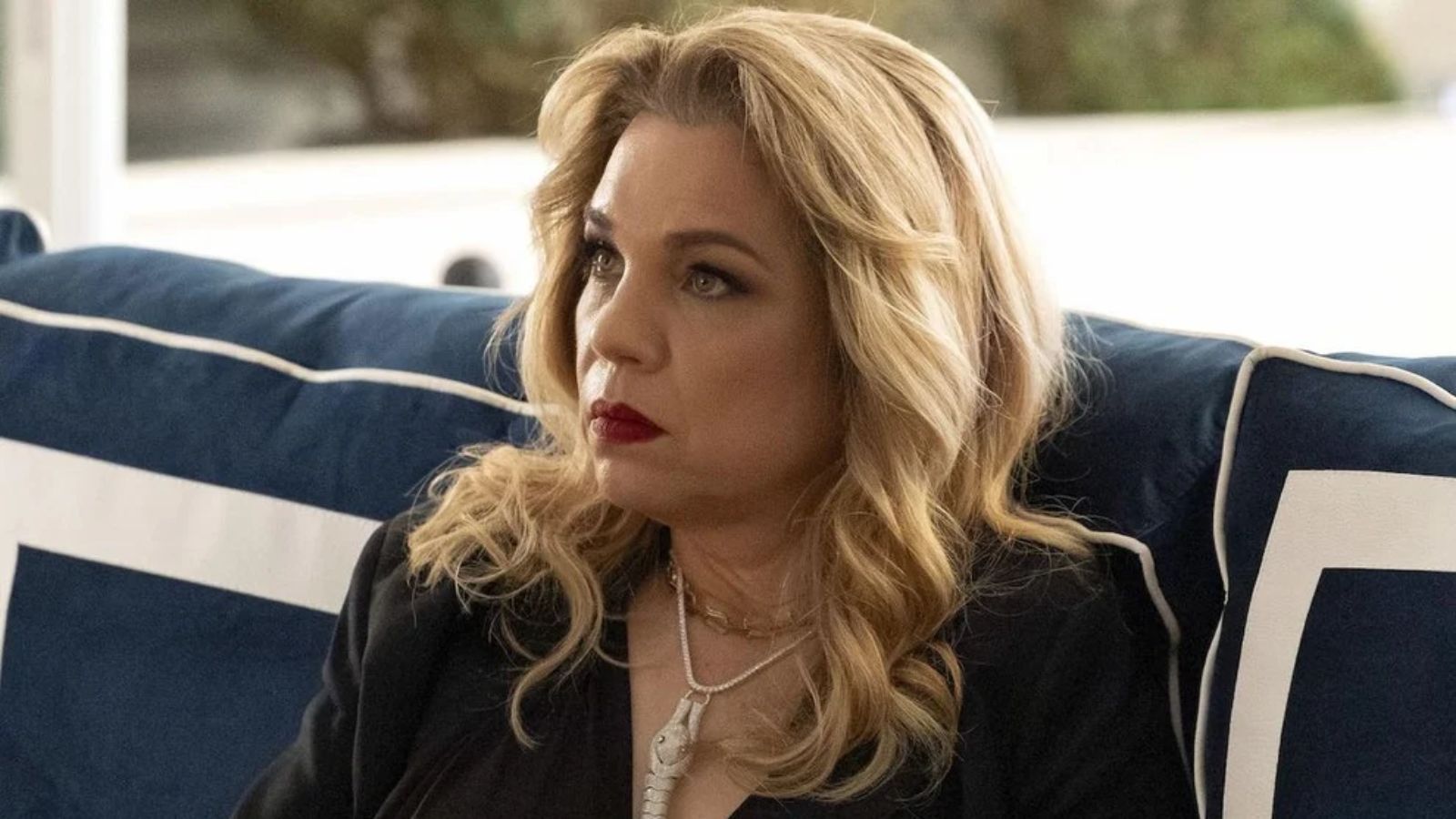 Pilar é interpretada por Isabel Teixeira em "Quem Ama Cuida"
