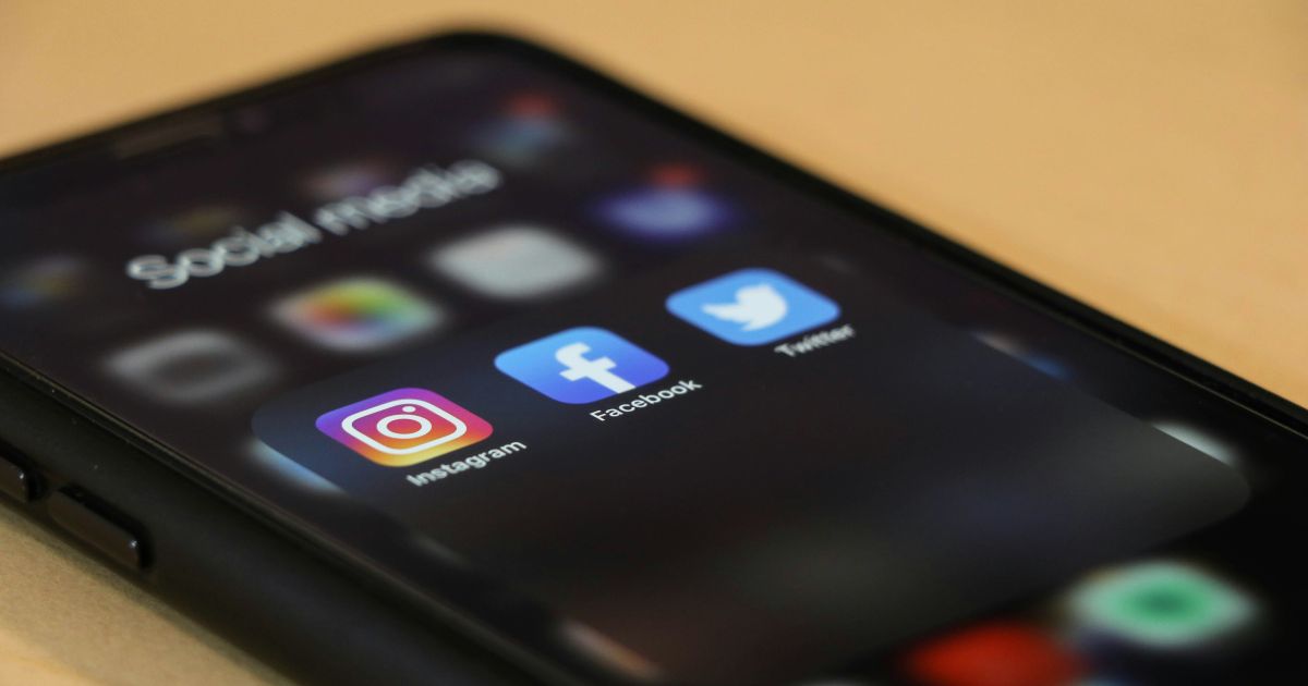 Vietnã planeja limitar acesso de menores de 16 anos a redes sociais