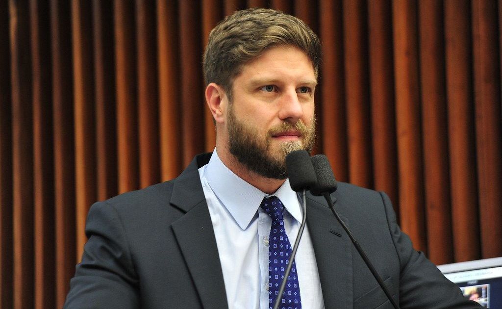 Requião Filho durante entrevista para a CNN Brasil