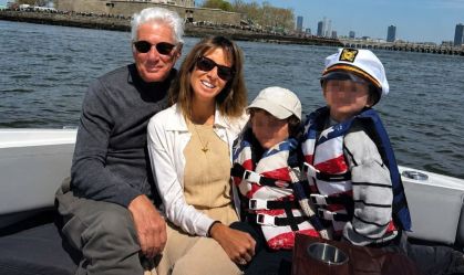 Richard Gere compartilha clique raro com a família