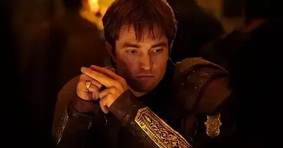 Robert Pattinson como Antínoo em "A Odisseia" • Divulgação