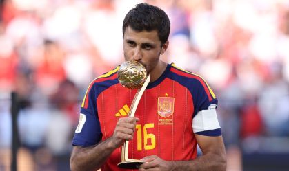 Imagem de destaque do post: Após título, Rodri é eleito o melhor jogador da Copa do Mundo de 2026