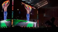 No Brasil, Harry Styles fala português e relembra One Direction; veja