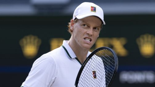 Sinner vence Djokovic e avança à final de Wimbledon