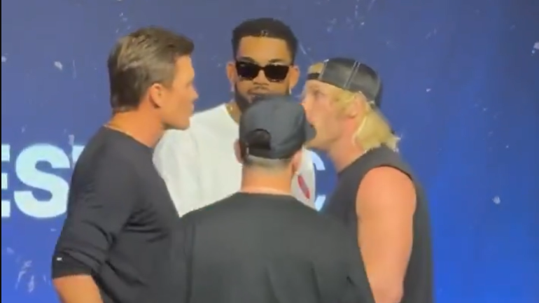VÍDEO: Tom Brady dá tapa no rosto de Logan Paul em evento nos EUA
