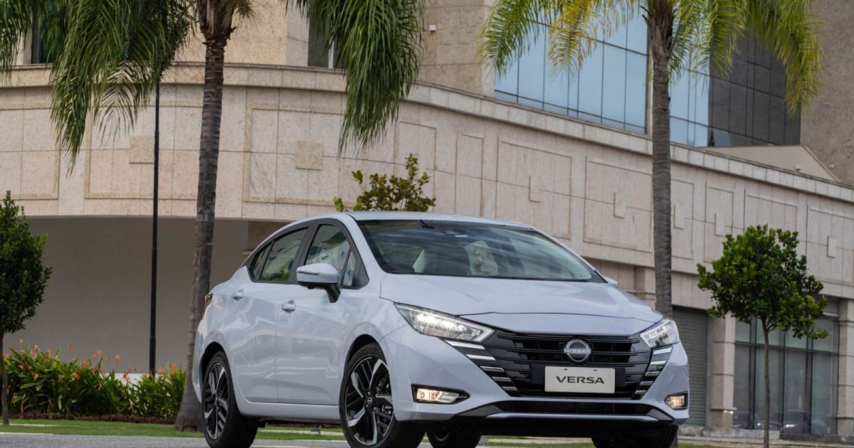 Nissan Versa chega ao Brasil na linha 2027 mais caro e sem mudanças