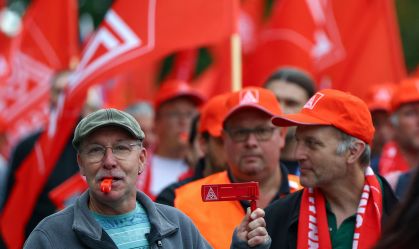 Funcionários da Volkswagen fazem manifestação em Wolfsburg, Alemanha, 9 de julho de 2026