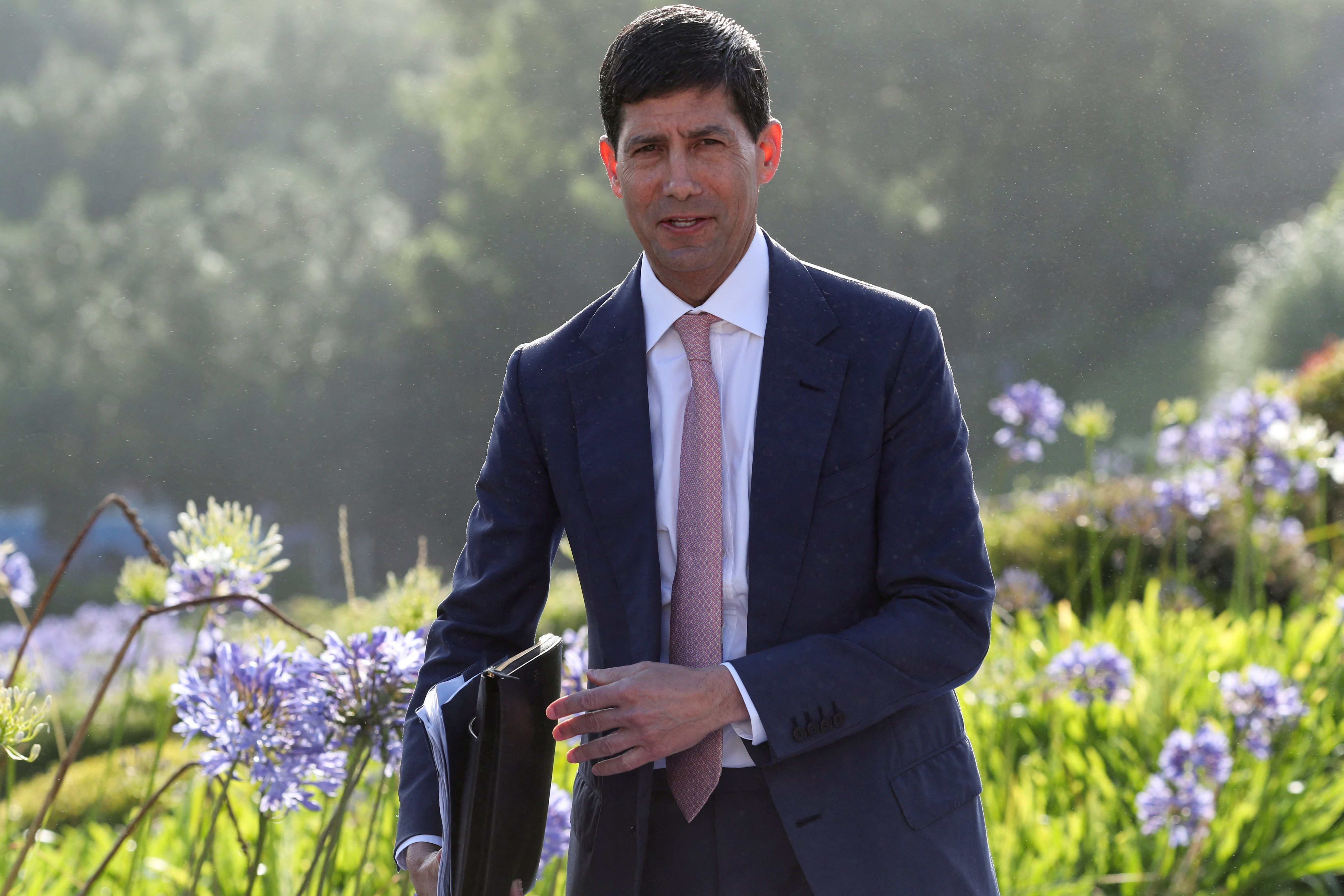 Chair do Federal Reserve, Kevin Warsh, chegando para fórum do Banco Central Europeu (BCE) em Sintra, Portugal, em 30 de junho de 2026