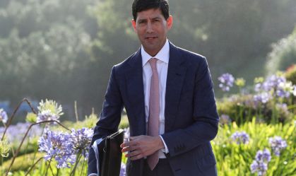 Chair do Federal Reserve, Kevin Warsh, chegando para fórum do Banco Central Europeu (BCE) em Sintra, Portugal, em 30 de junho de 2026