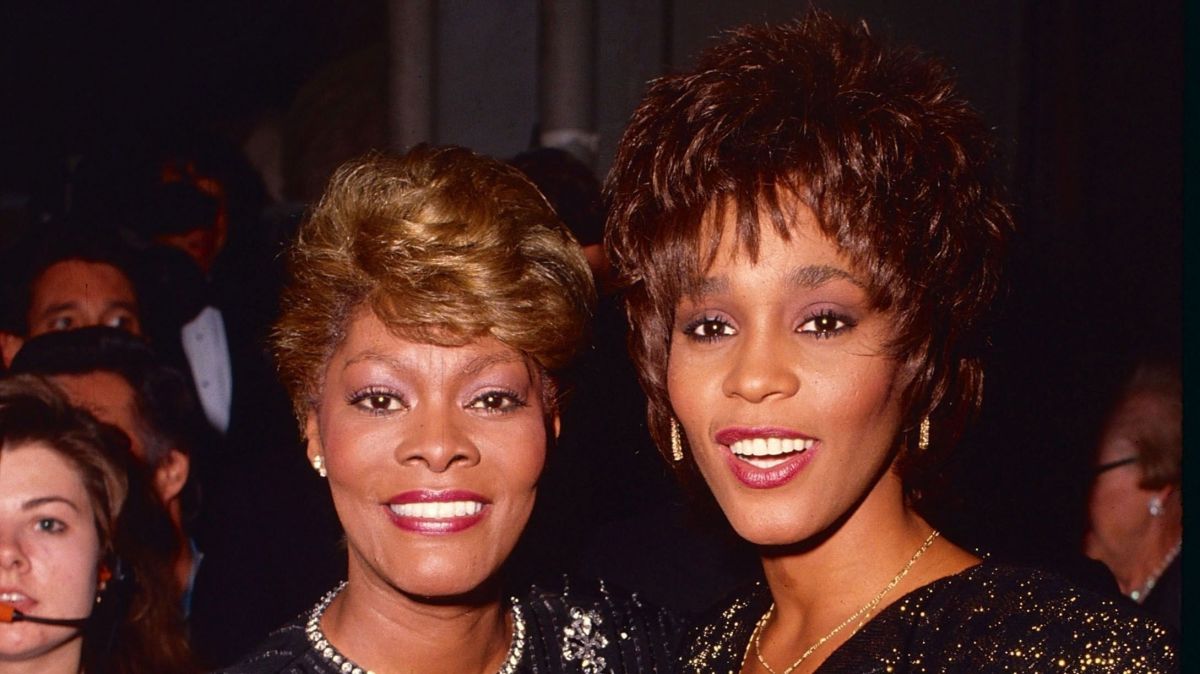 Dionne Warwick cancela show e diz que não consegue mais “ficar de pé”