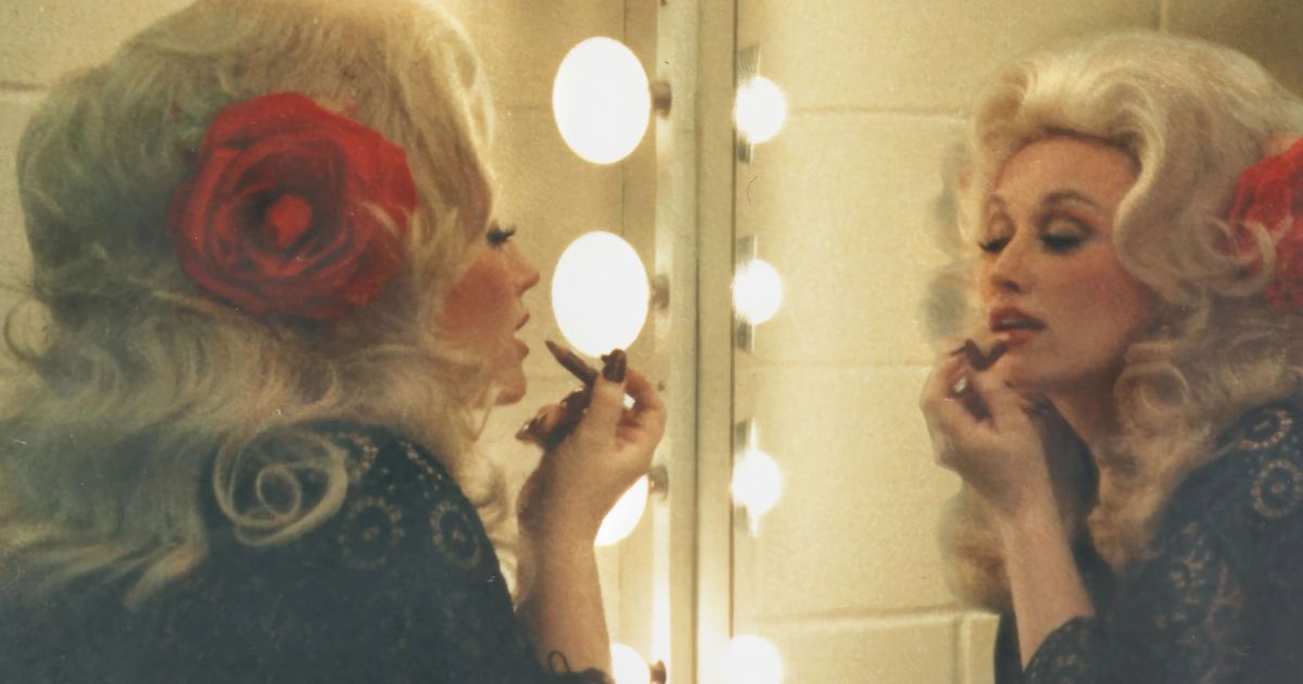 h-duas-semanas-dolly-parton-convidou-f-s-para-visitar-o-museu-de-sua