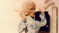 Há duas semanas, Dolly Parton convidou fãs para visitar o museu de sua vida