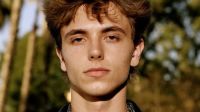 Filho de Britney Spears estreia como modelo em campanha para a MAC