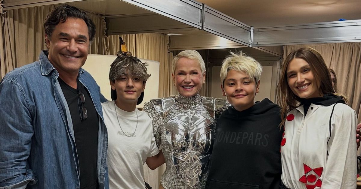 Luciano Szafir posa com filhos em show de Xuxa: “Sensacional”