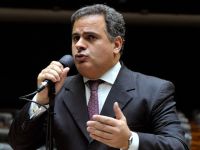 Deputado do PL se retrata após subir em palanque de governador petista