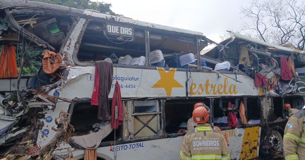 Veja imagens do acidente de ônibus que deixou nove mortos no RJ