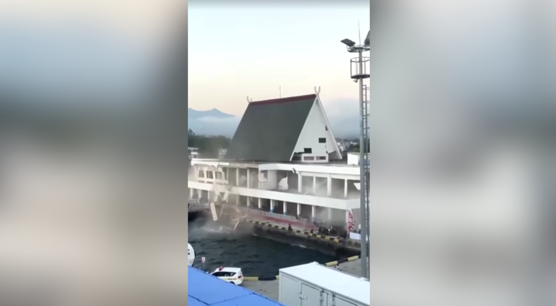 Terremoto de magnitude 7,7 deixa ao menos dois mortos na Indonésia