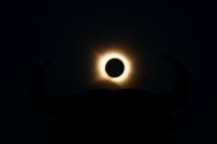Eclipse solar total: veja imagens e como foi o raro fenômeno