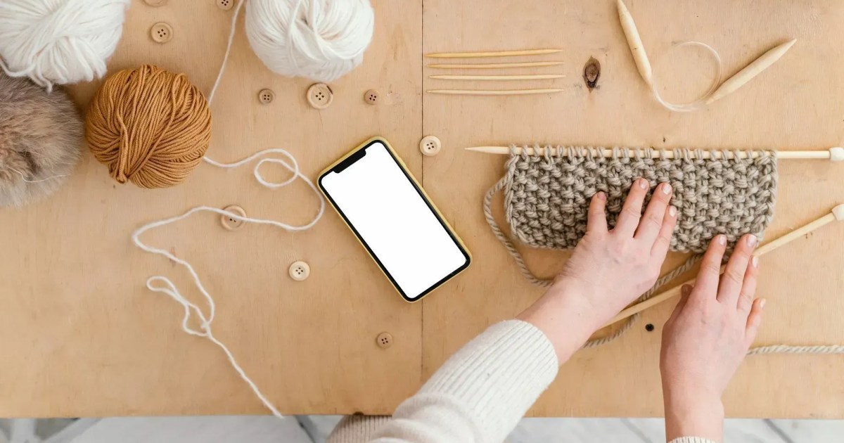 Young Brazilians Swap Phone Screens for Knitting Needles