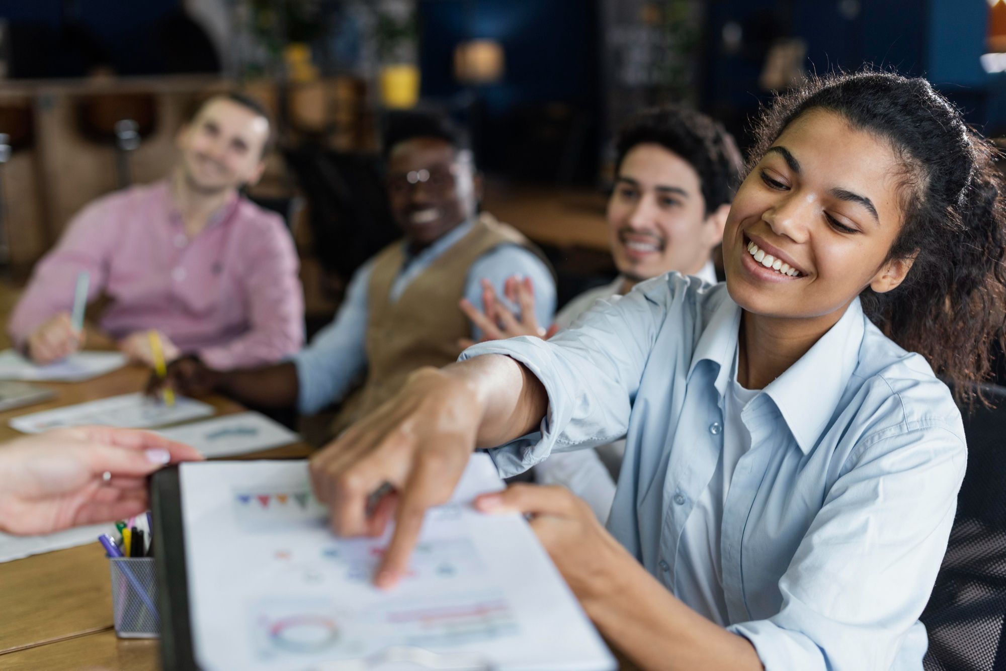 Aprendizado na prática e em equipe: modelo que pode inspirar outras empresas a formar talentos internamente • Magnific