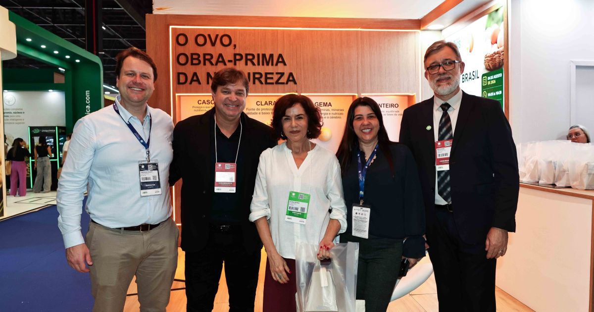 Jornalista da CNN é homenageada em troféu do Instituto Ovos Brasil