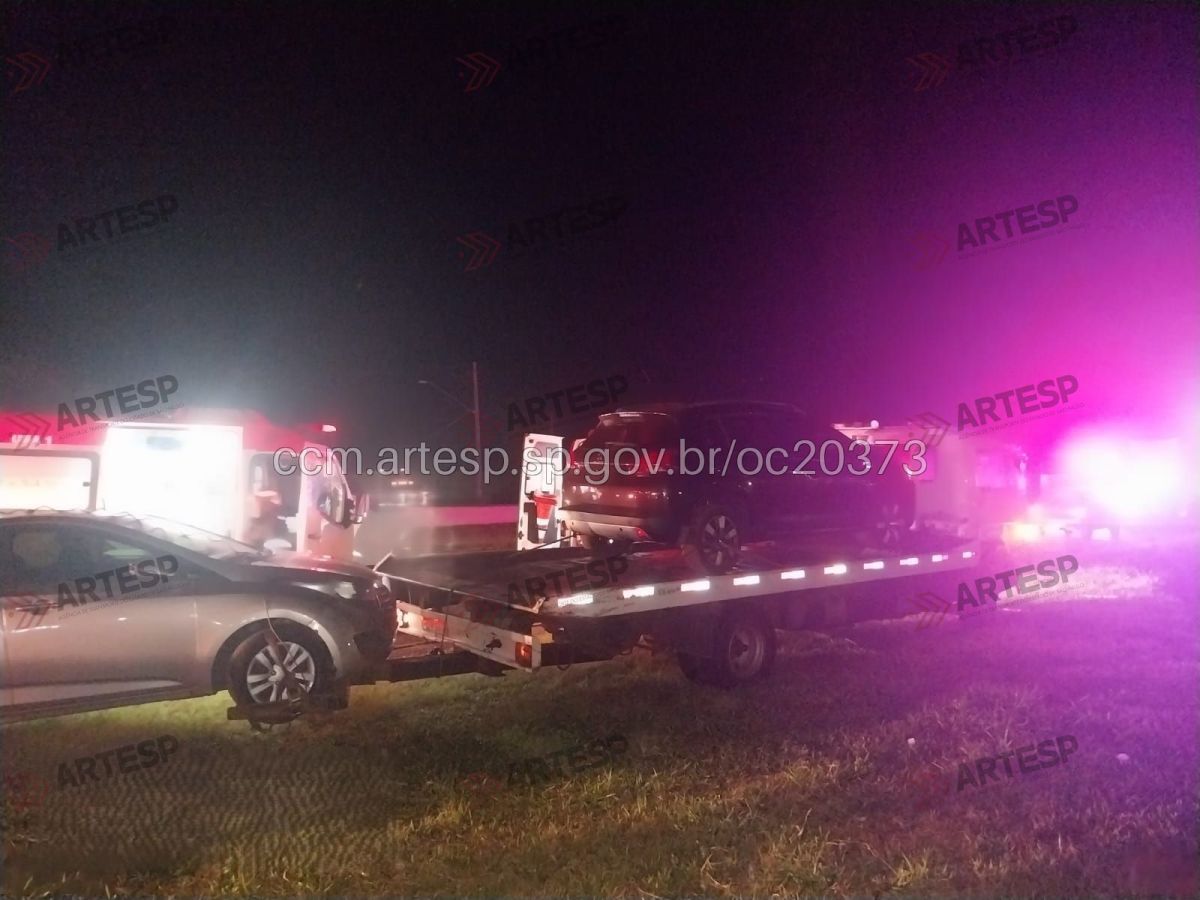 Acidente entre carro e guincho deixa dois mortos no interior de SP