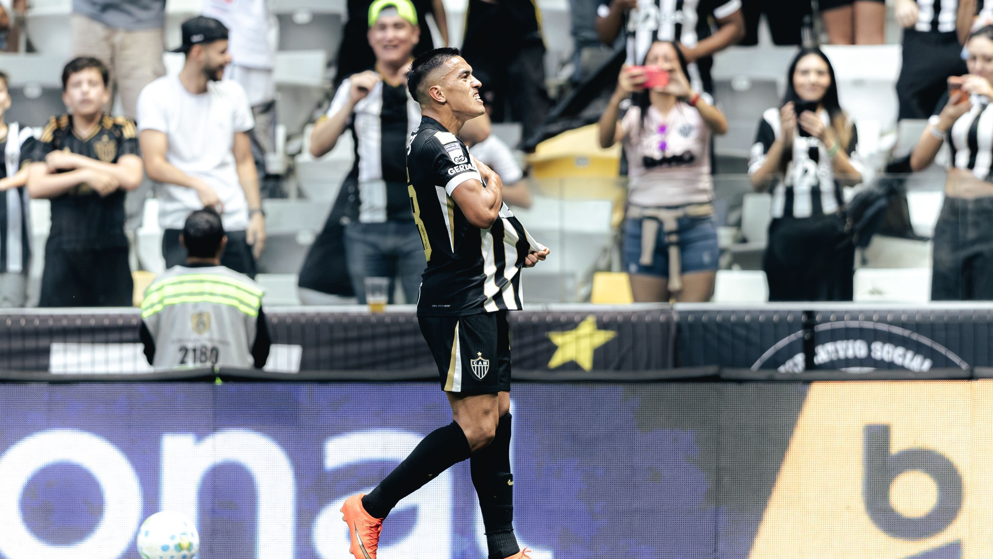 Imagem de destaque do post: Atlético-MG vence o Grêmio com facilidade e aproxima o tricolor do Z4