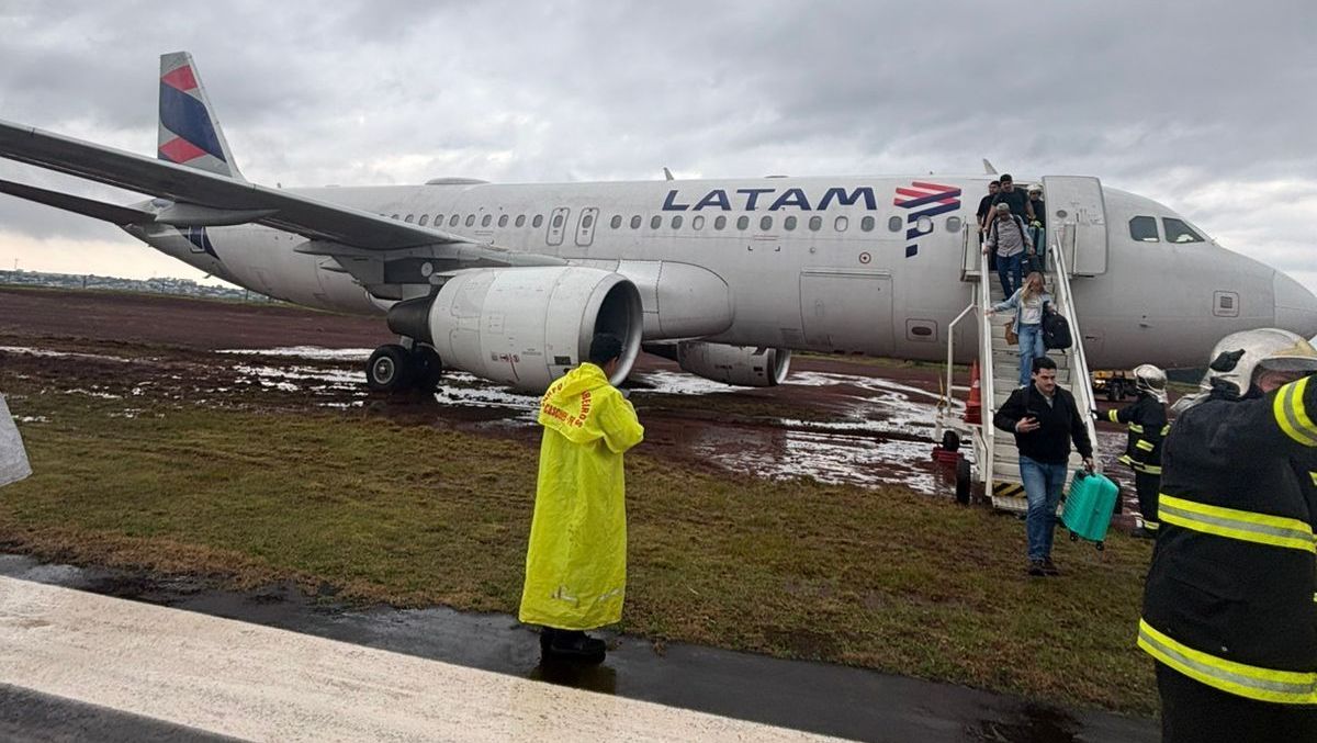 Avião sai da pista em Cascavel, no Paraná