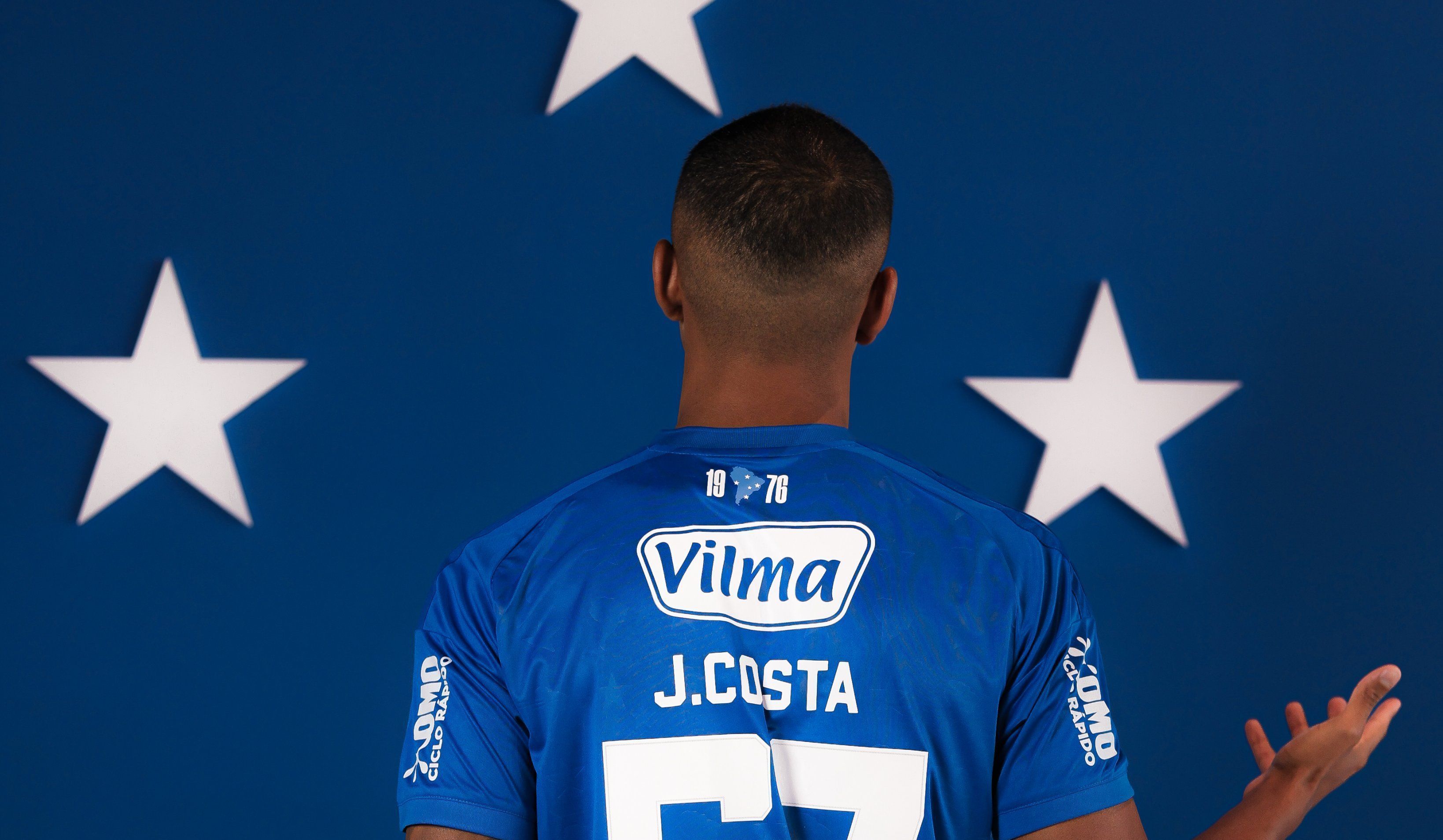 Imagem de destaque do post: Farmou aura? Reforço do Cruzeiro entra na moda e vai utilizar o número 67