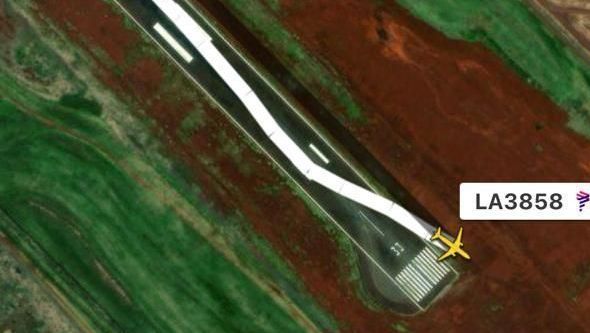 Avião com 151 pessoas sai da pista durante pouso em Cascavel (PR)