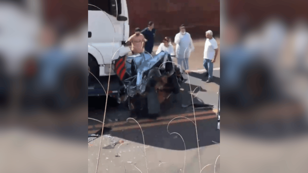Quatro ocupantes do veículo ficaram feridos após acidente na Rodovia Brigadeiro Faria Lima • Portal Noticias Colômbia SP