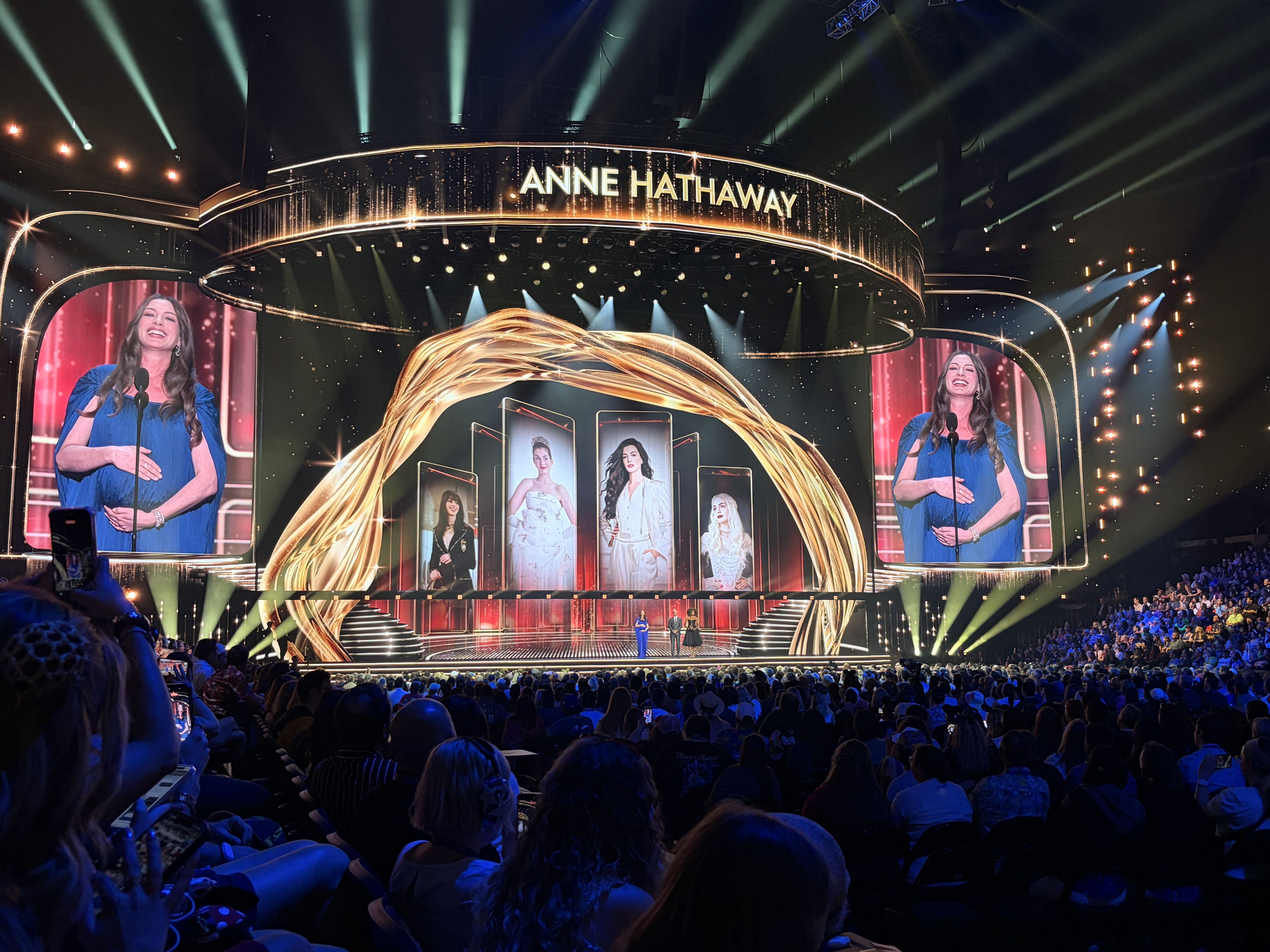 Anne Hathaway, nova lenda da Disney • Marina Toledo/CNN