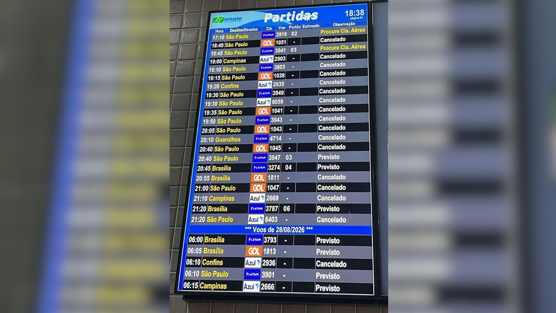 Diversos voos já estão confirmados como cancelados • Reprodução