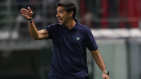 Abel ironiza cobrança por títulos: “Vão buscar o treinador do PSG”