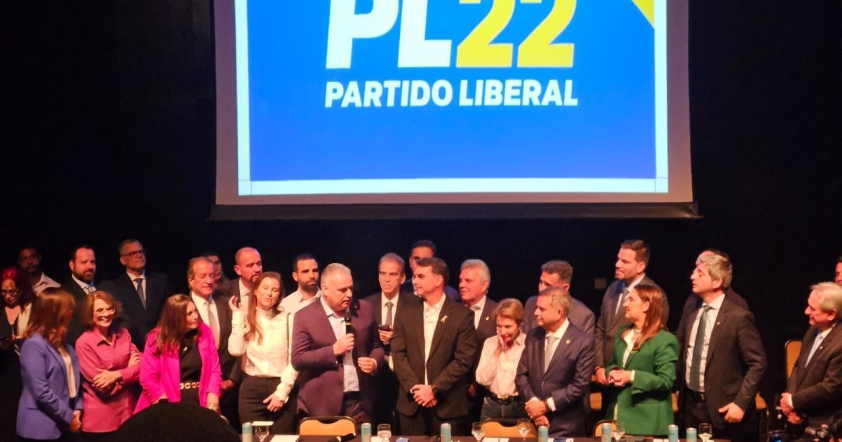 Flávio anuncia Alfredo Gaspar como vice em chapa pura à Presidência