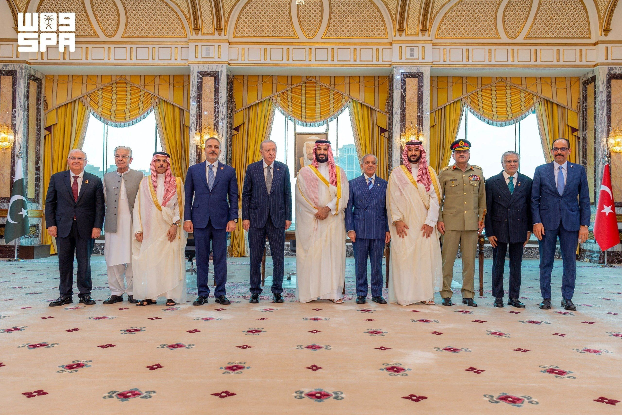 Arábia Saudita, Turquia e Paquistão assinam acordo conjunto de defesa em Meca