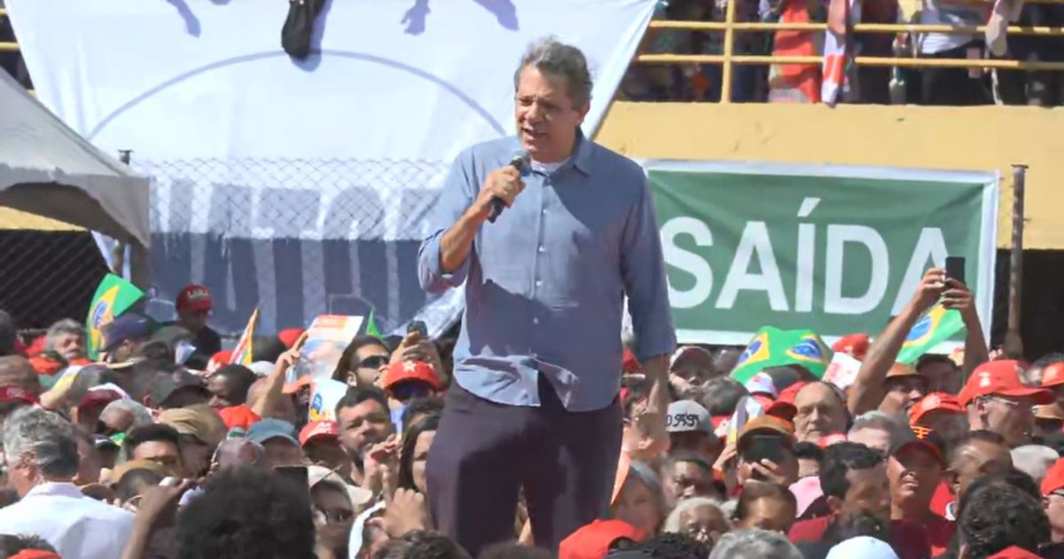 Haddad lança campanha em evento exaltando Lula