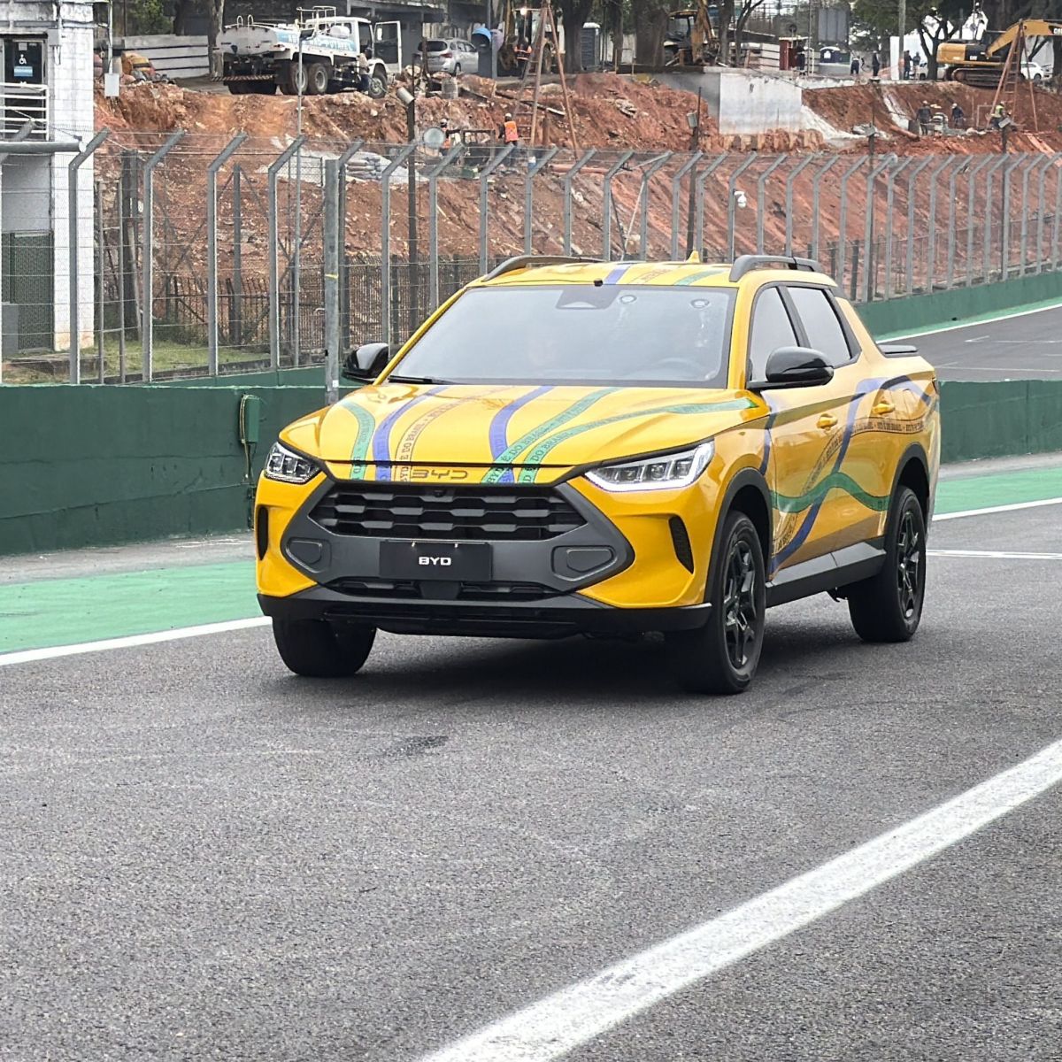 Imagem ilustrativa sobre BYD lança Mako, picape híbrida com cor da VW Tukan