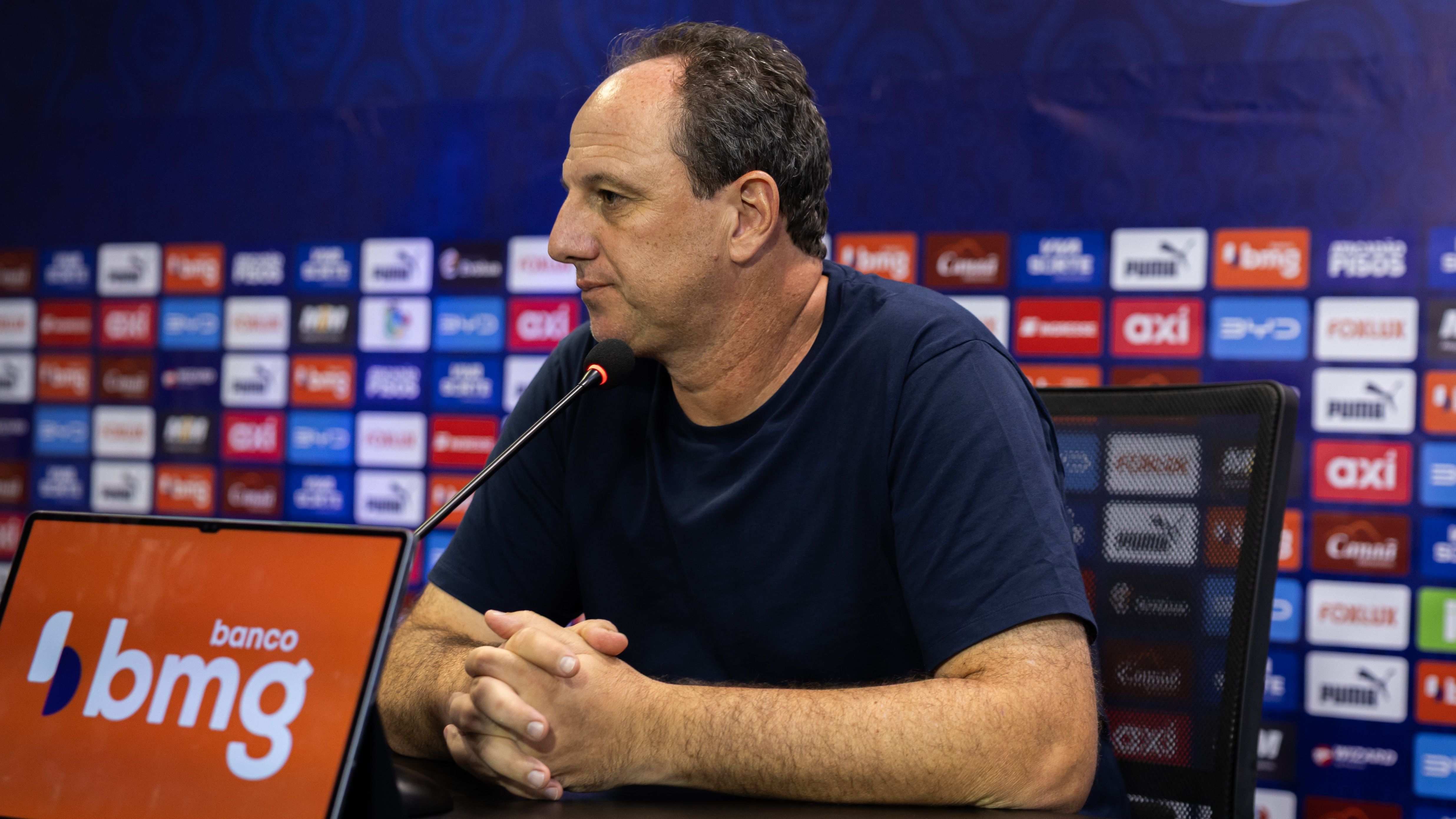 Imagem de destaque do post: Rogério Ceni detona gramado da Fonte Nova: "É uma vergonha"