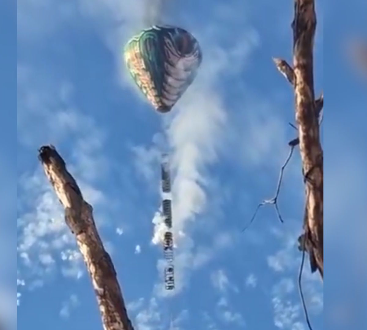 Balão com cangalha de fogos cai estourando no Rio de Janeiro; veja