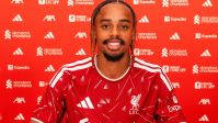 Liverpool anuncia a contratação de Barcola, do Paris Saint-Germain