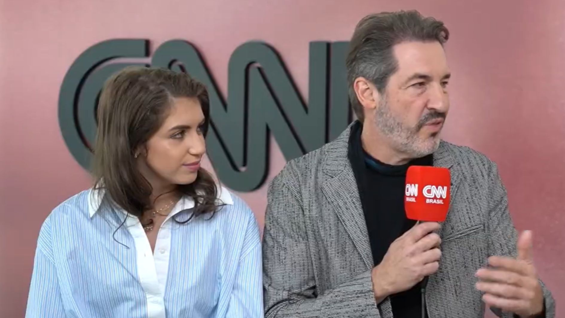 Alê Costa, CEO da Cacau show, e Isabella Dervalli, influencer