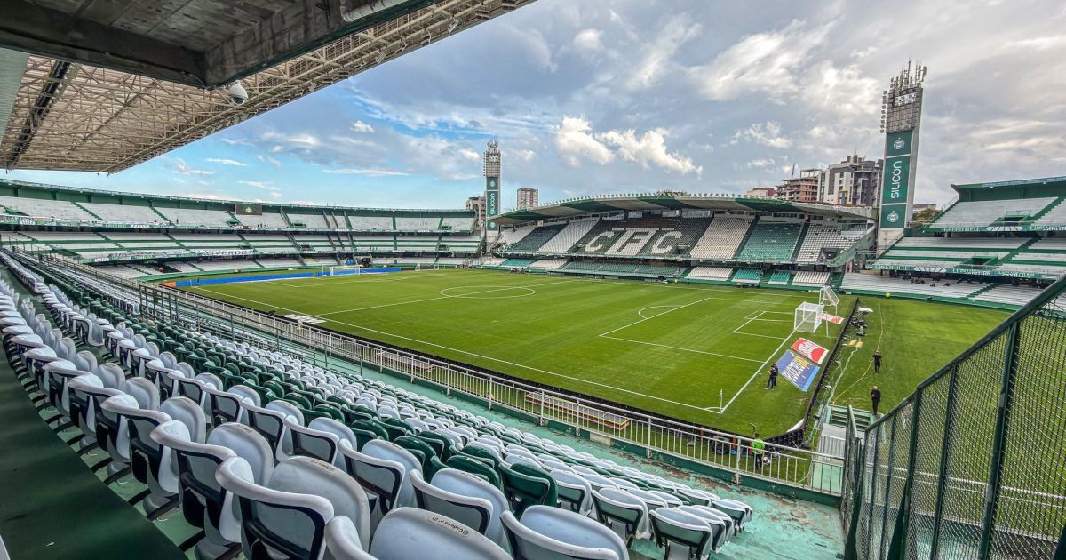 Coritiba x Chapecoense: escalações e onde assistir ao jogo do Brasileirão