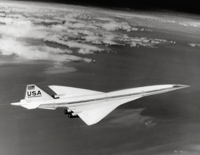 Uma ilustração artística retrata o Boeing 2707. A empresa esperava que ele fosse o primeiro avião comercial supersônico americano, antes que o Congresso cancelasse o financiamento em 1971 • Foto 12/Coleção Bernard Crochet/Universal Images Group/Getty Images