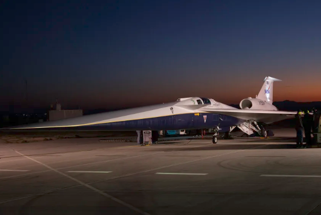 A NASA tinha como objetivo projetar a aeronave experimental X-59 em um formato de "baixo estrondo" que impedisse a formação de uma onda de choque altamente densa e concentrada • NASA/Jim Ross/NASA/Jim Ross