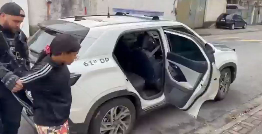 PM é julgado por mortes de jovens após confundir ferramenta com arma no RJ