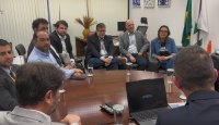 Leila do Vôlei ouve empresários sobre "taxa das blusinhas"