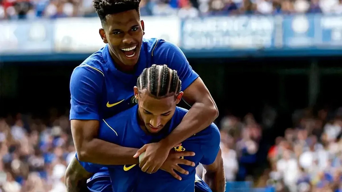 Milan vence Manchester United de virada em amistoso disputado na Polônia