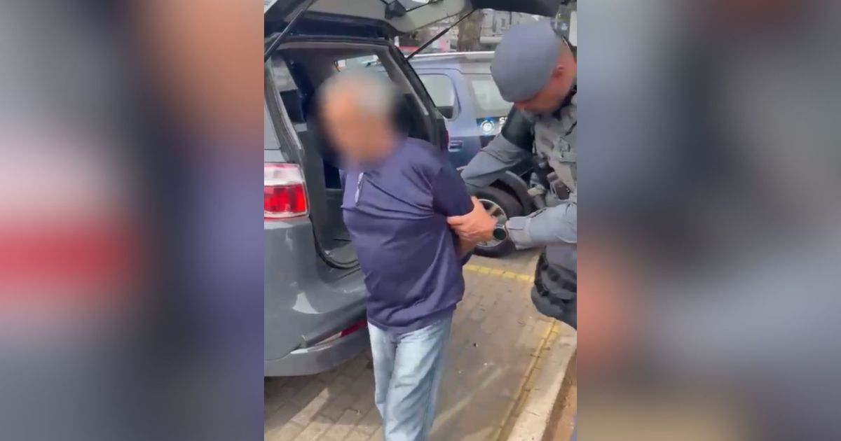 Idoso que traficava peças de armas dos EUA para o Rio é preso em SP